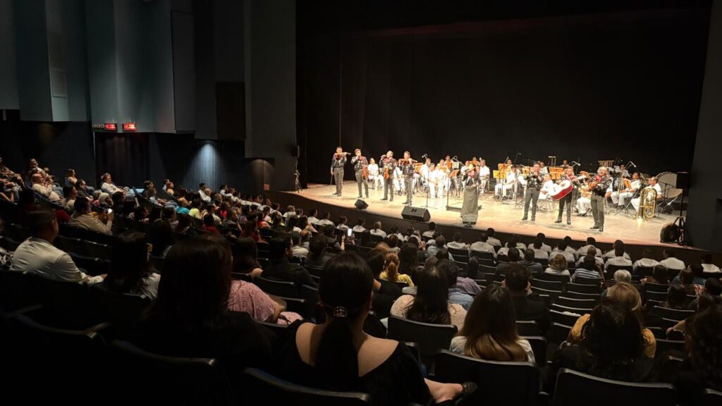 Se presenta Banda Sinfónica y Mariachi de la Armada 17 340