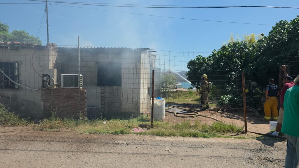 Se incendia vivienda en la colonia Montelolita 3 345