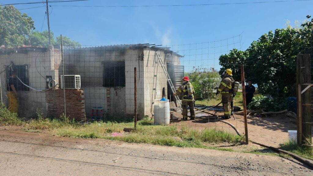 Se incendia vivienda en la colonia Montelolita 6 348