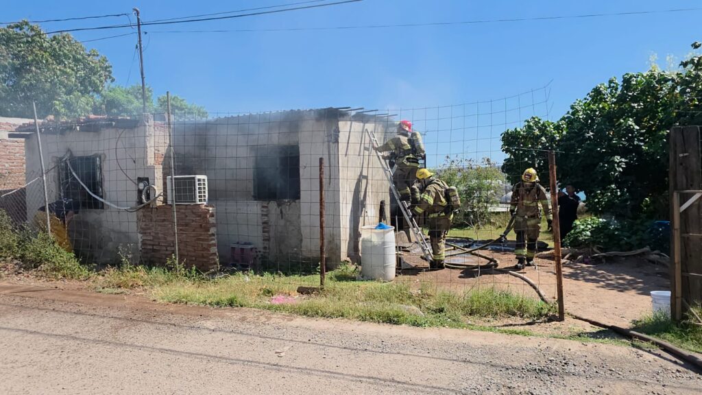 Se incendia vivienda en la colonia Montelolita 7 349