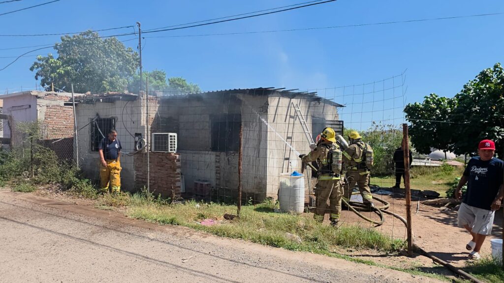 Se incendia vivienda en la colonia Montelolita 8 350