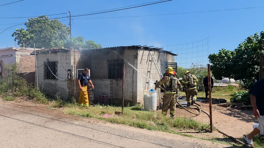 Se incendia vivienda en la colonia Montelolita 9 351 2
