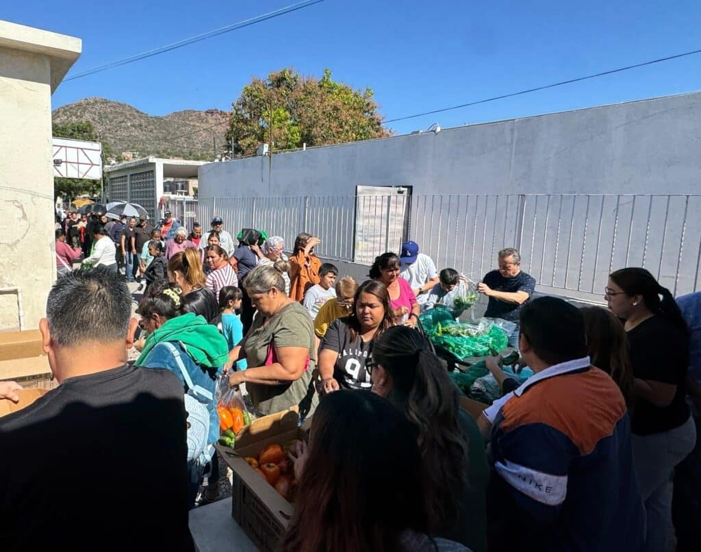 Diputado Sebastián Orduño beneficia a más de 2 mil familias 3 37 2