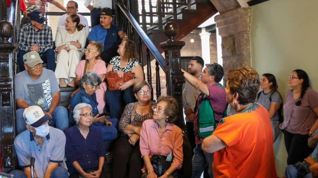 Atiende alcaldesa Karla Córdova a Jubilados y Pensionados 1 423