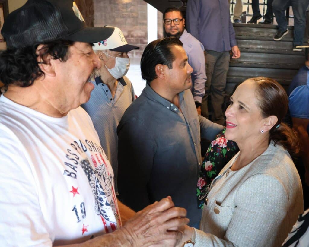 Atiende alcaldesa Karla Córdova a Jubilados y Pensionados 4 426