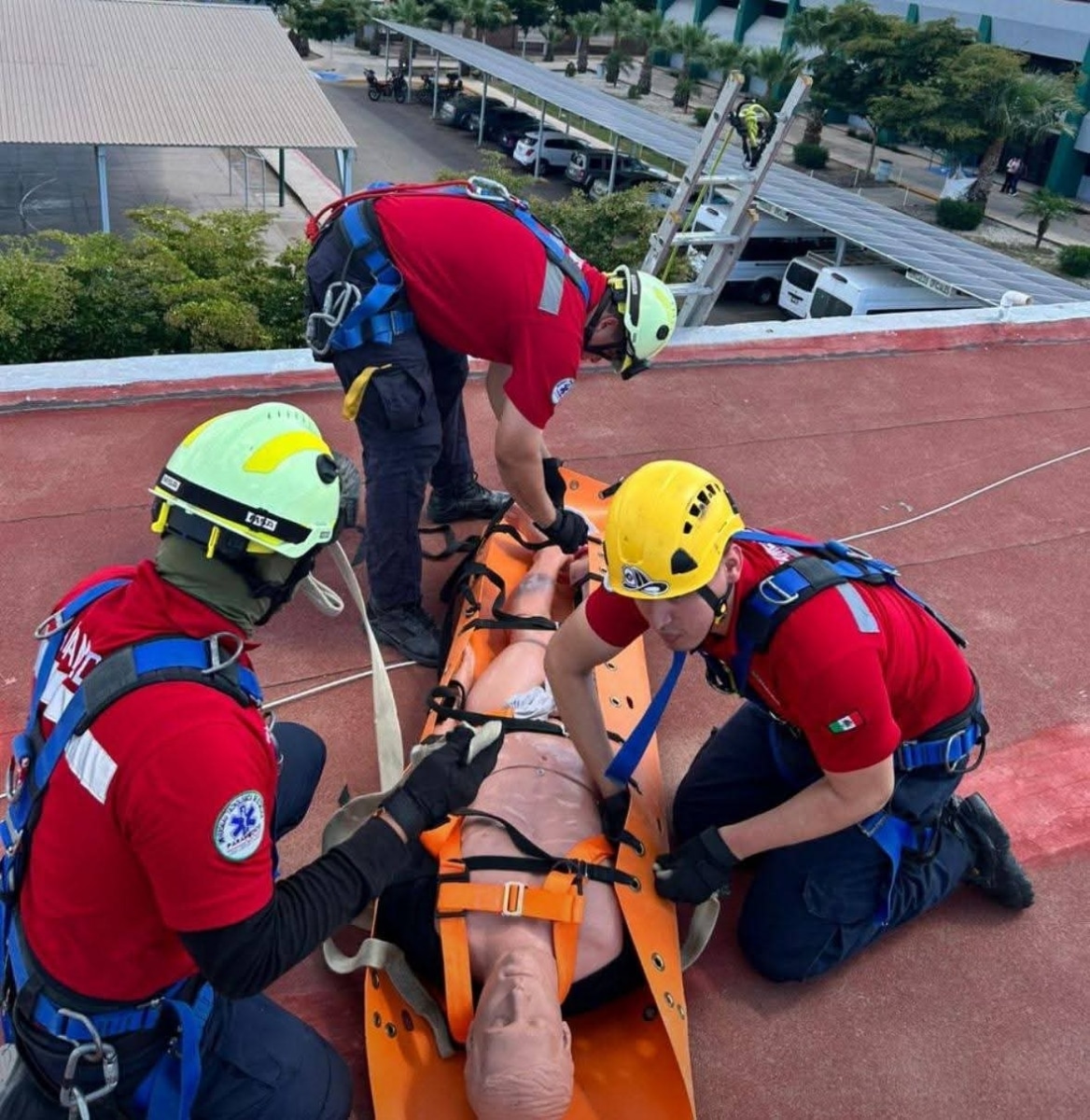 Gobierno de Sonora fortalece prácticas de rescate en alturas en estudiantes de paramédico: UTEtchojoa