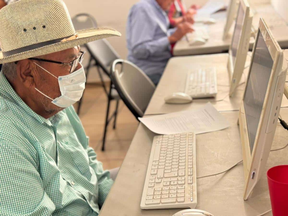 Gobierno de Sonora invita a las personas adultas mayores a clases gratuitas de computación en CEDAM
