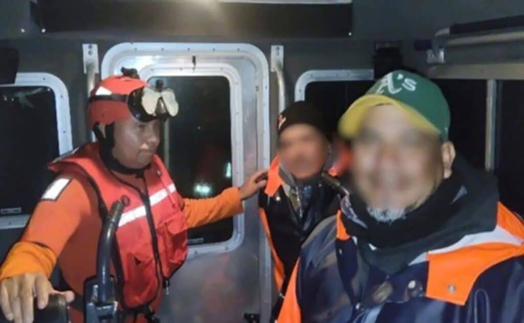 Rescata Marina a dos pescadores frente a las costa de Guaymas 1 55 1