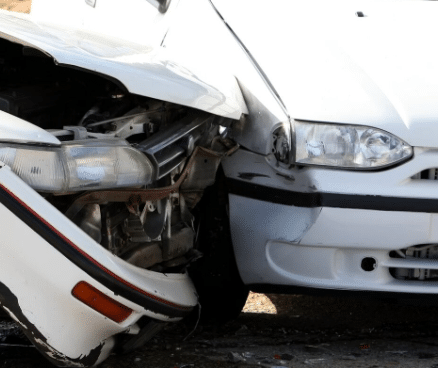 Chocan autos en la calzada 1 584
