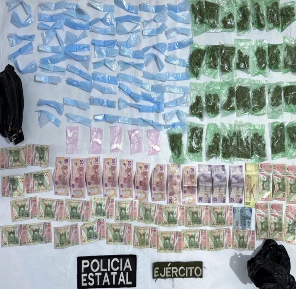 Policías Estatales y Defensa aseguran 397 envoltorios de narcótico en Caborca 2 586