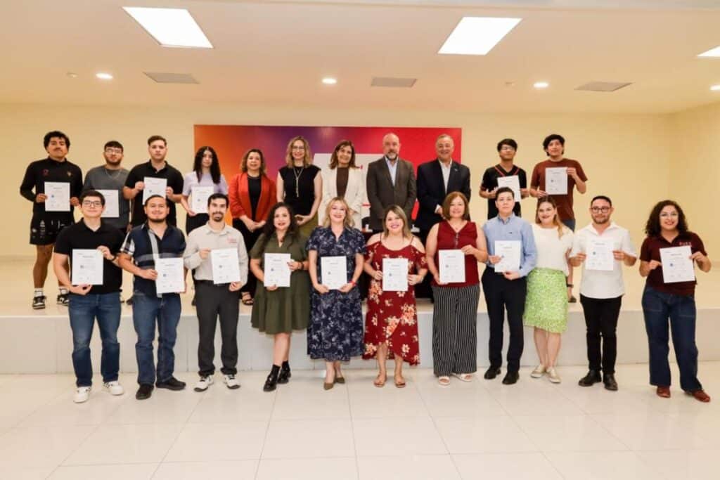 Presenta Gobierno de Sonora programa de inglés para la industria de semiconductores: UES 1 599