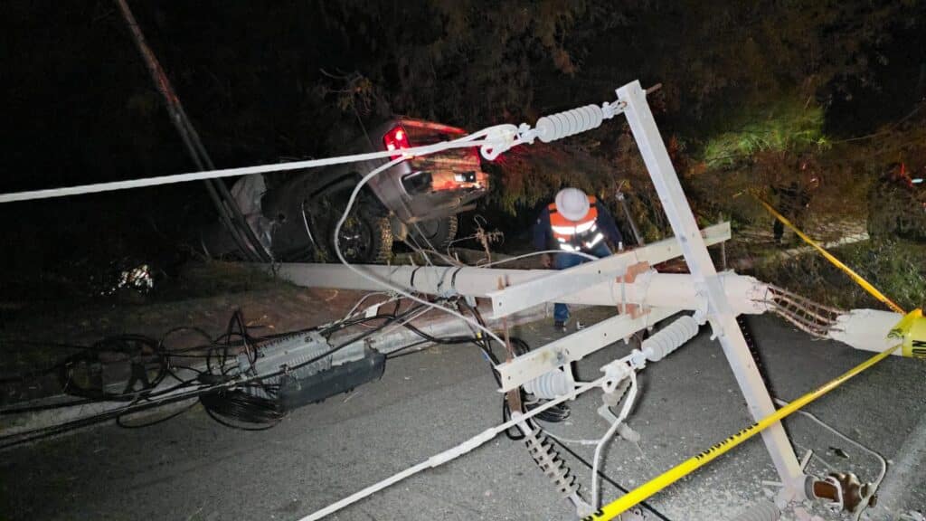 Derriba pick up poste de CFE 2 67