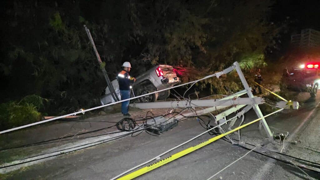 Derriba pick up poste de CFE 3 68