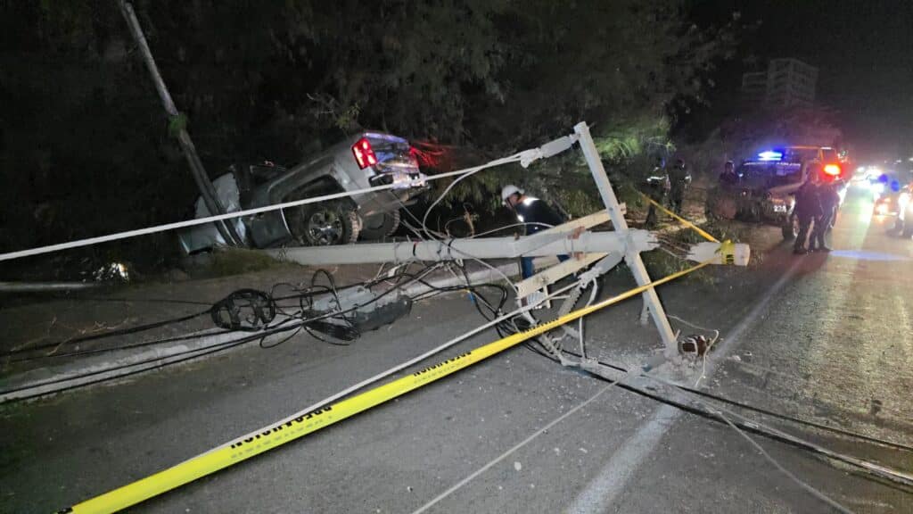 Derriba pick up poste de CFE 4 69