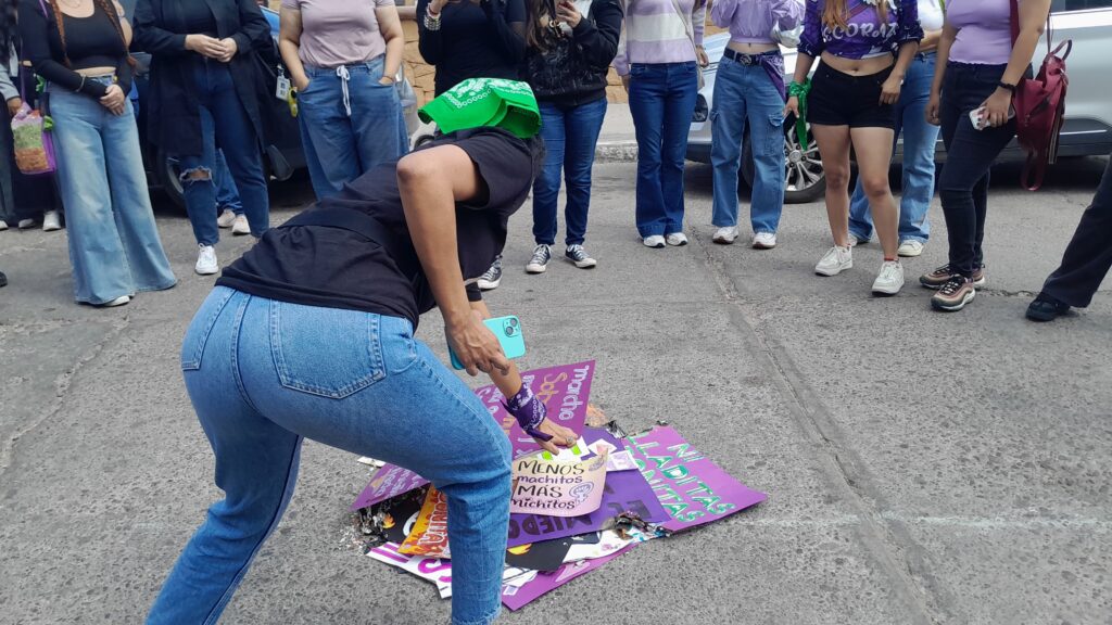 En Guaymas se conmemora con marcha el 8M 1 79