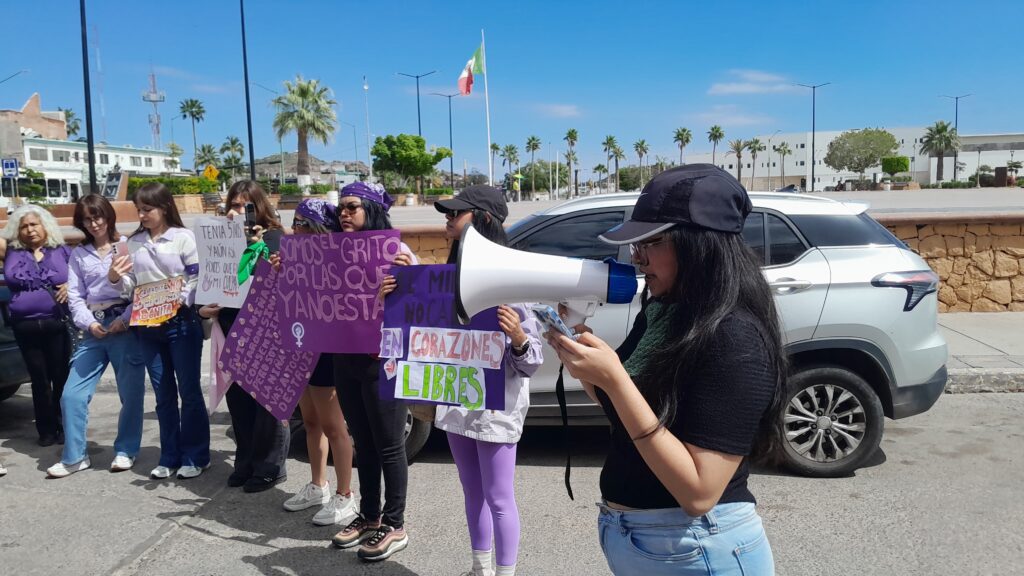 En Guaymas se conmemora con marcha el 8M 2 80