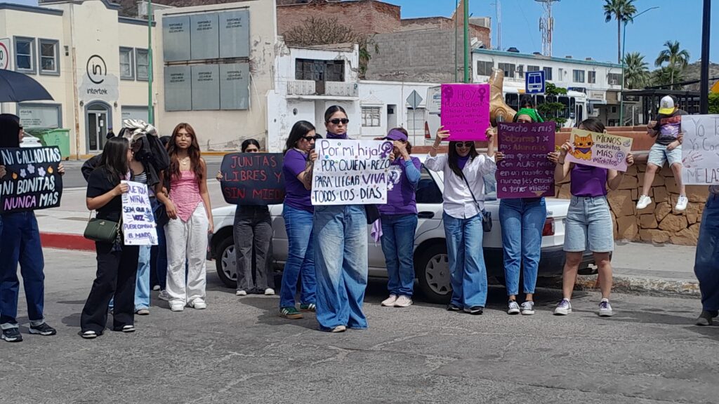 En Guaymas se conmemora con marcha el 8M 3 81