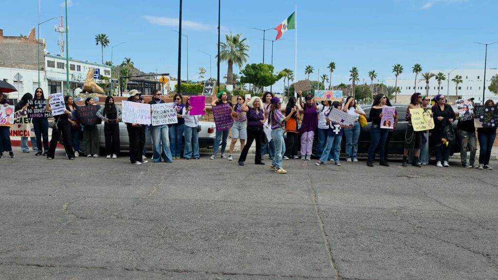 En Guaymas se conmemora con marcha el 8M 5 83