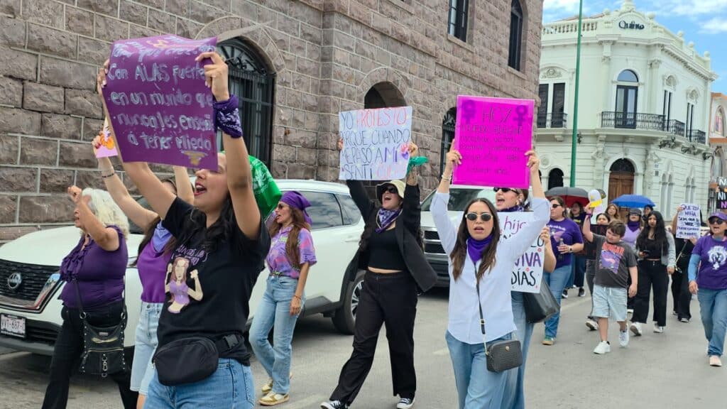 En Guaymas se conmemora con marcha el 8M 8 86