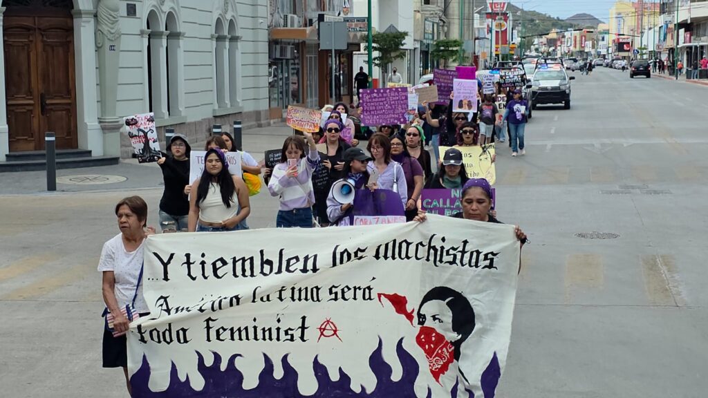 En Guaymas se conmemora con marcha el 8M 10 88 1
