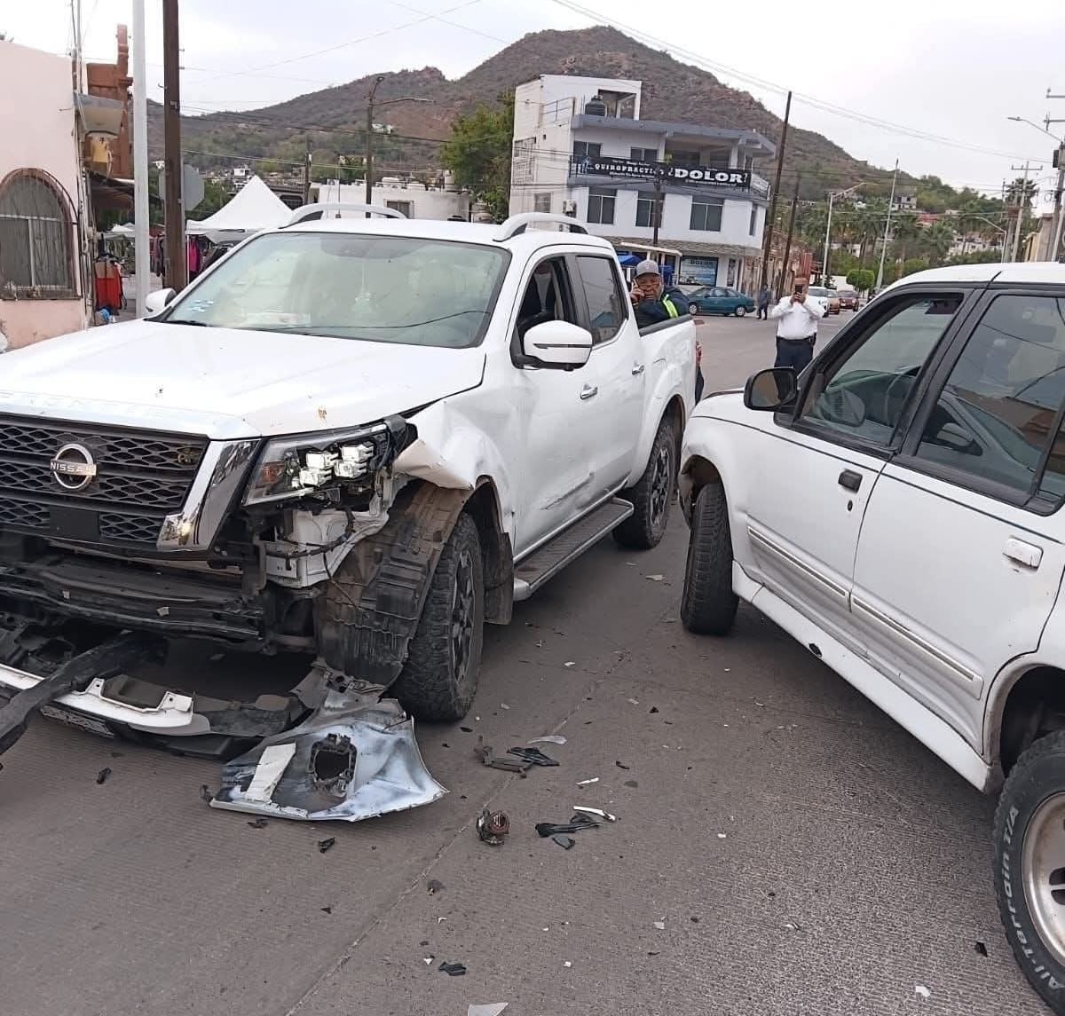 Daños materiales deja choque de autos