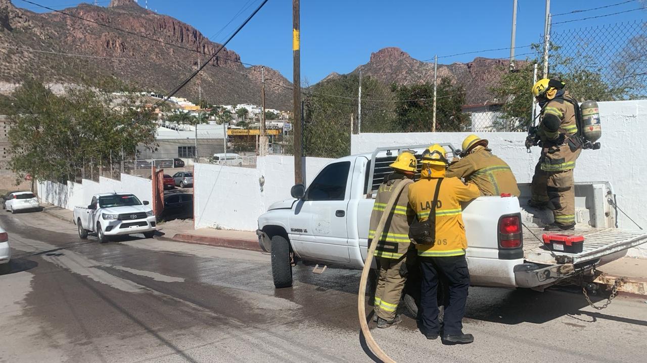 Por fuga de gas resguardan a estudiantes en plantel