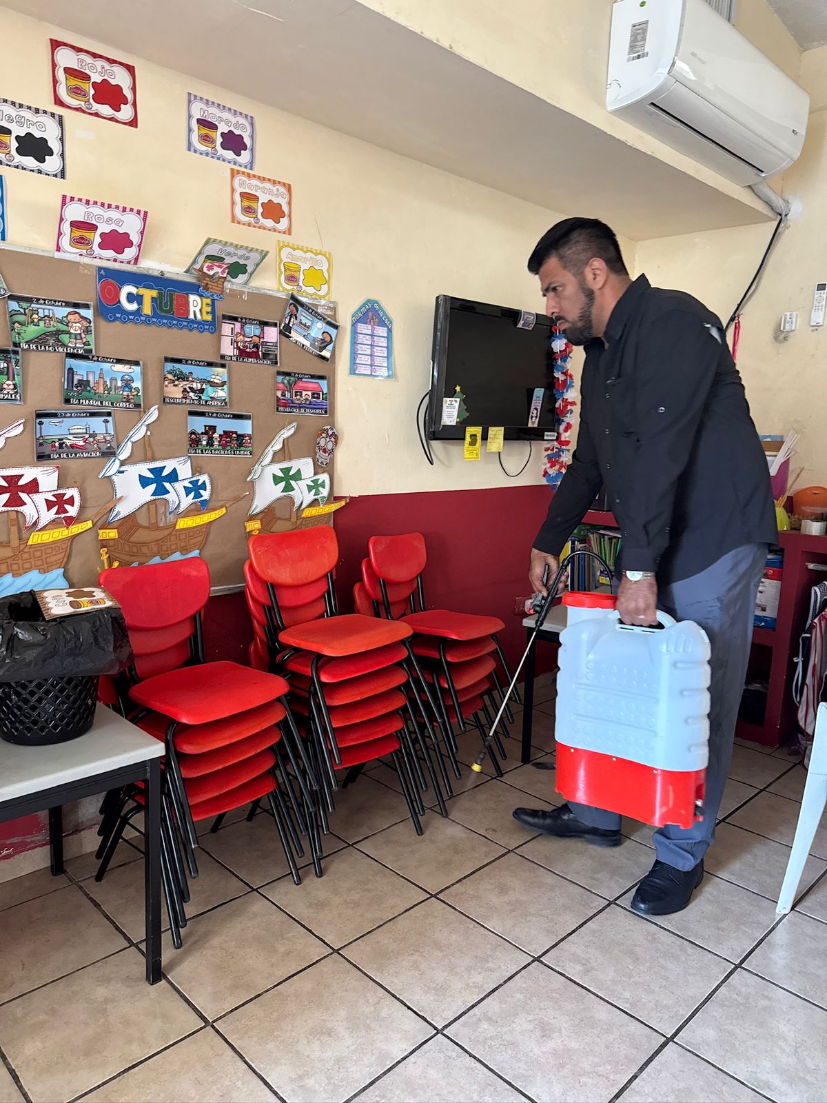 Impulsa Sebastián Orduño fumigación en escuelas