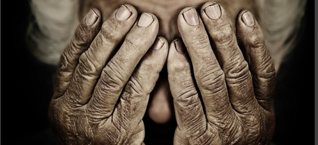 Asaltan y golpean a abuelita