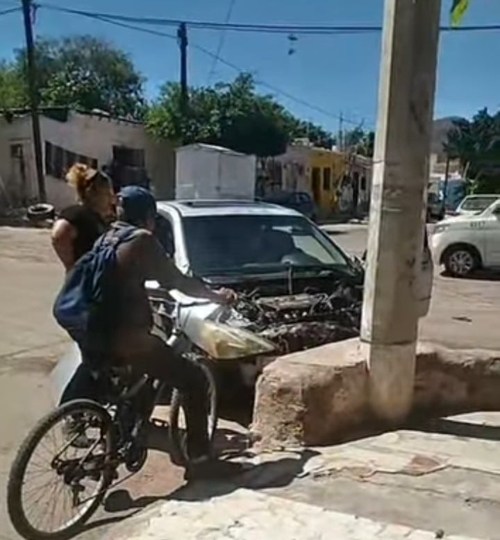 Choca auto contra barda de protección 1 Screenshot 20260313 154901 1