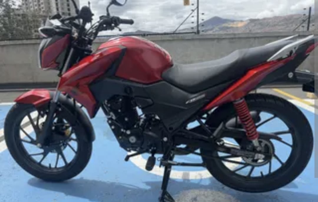 Frente a palacio municipal, roban motocicleta