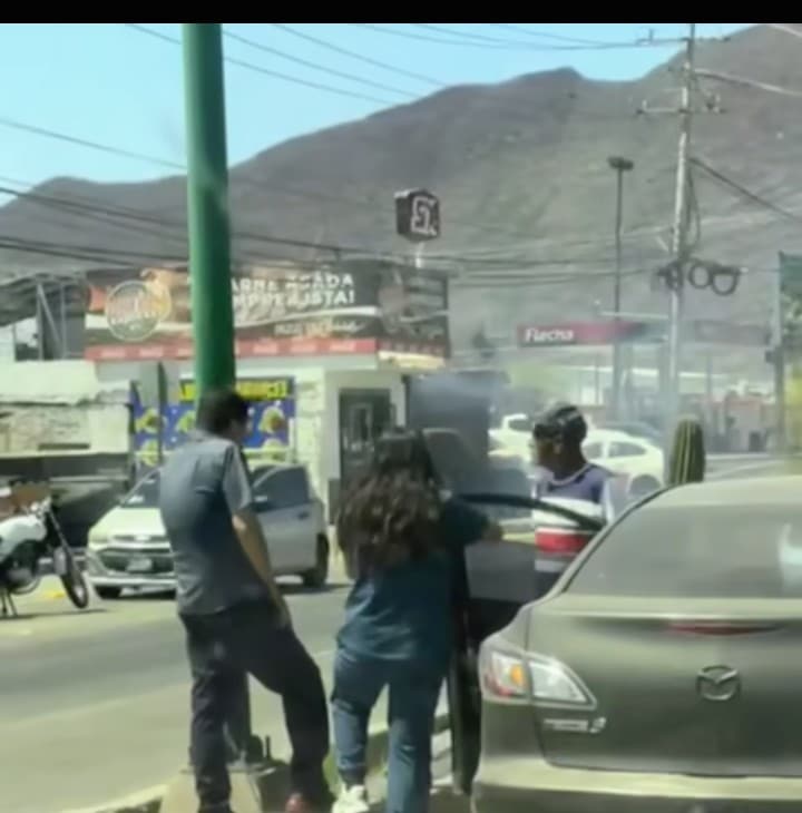 Protagonizan aparatoso accidente