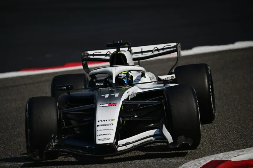 El chasis de Cadillac F1 rinde homenaje a la leyenda Mario Andretti 1 afp f1 testing semana 2 bahrein cadillac sergio perez 1