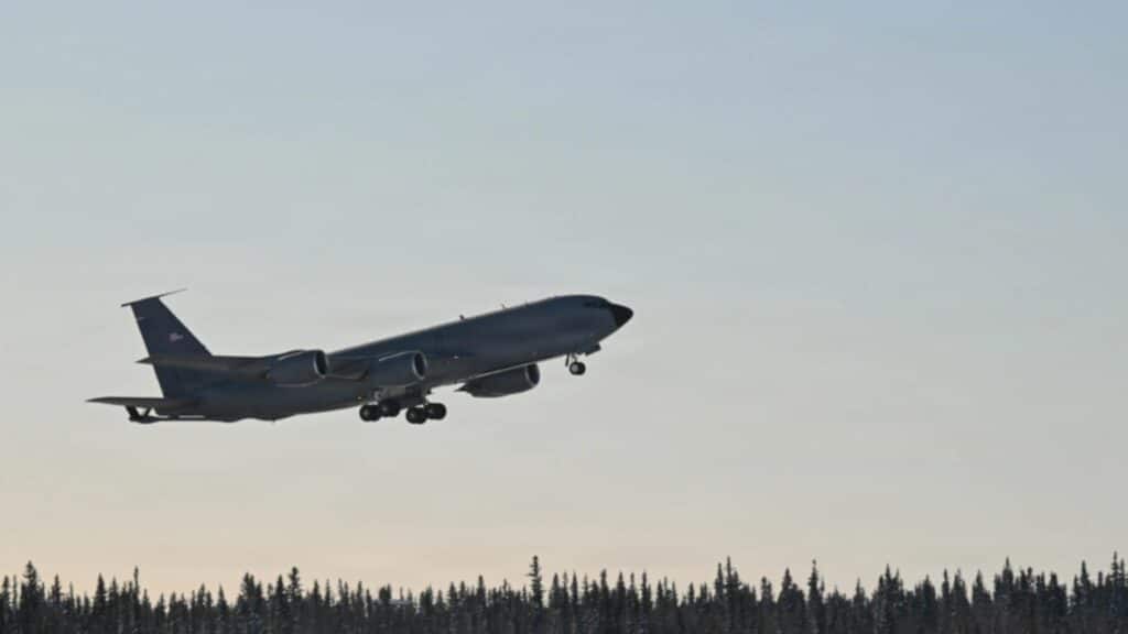 Irán asegura que milicias iraquíes derribaron avión cisterna de EE.UU.; murieron seis tripulantes 1 avion