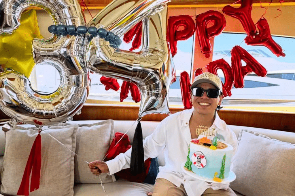 Jhonny Caz celebra su cumpleaños 34 en grande 1 Jhonny Caz