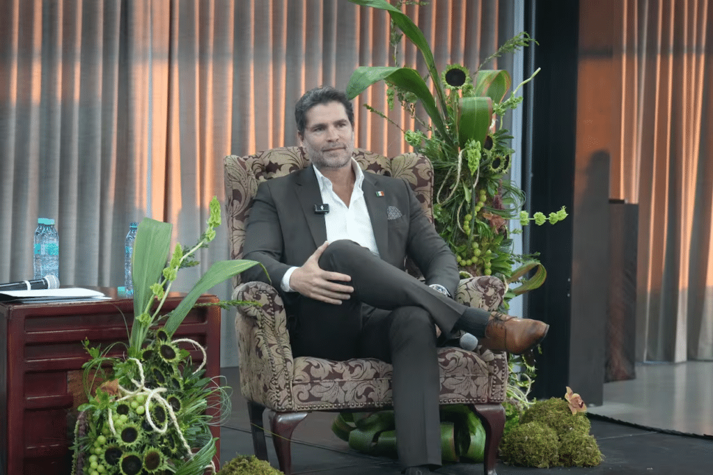 Eduardo Verástegui confía en la fe sobre la política 1 Eduardo Verástegui