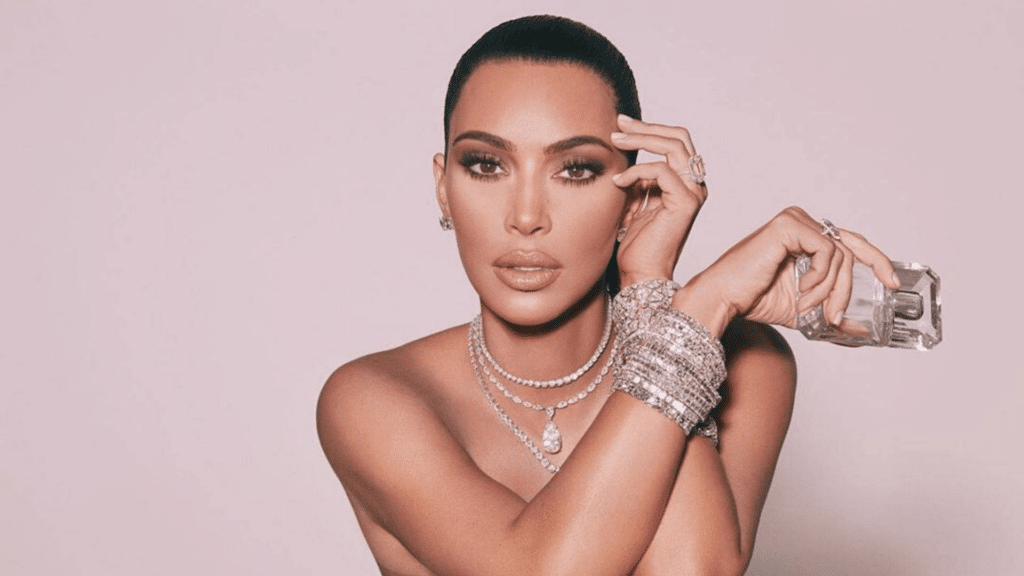 Kim Kardashian subasta su ropa de diseñador 1 Kim