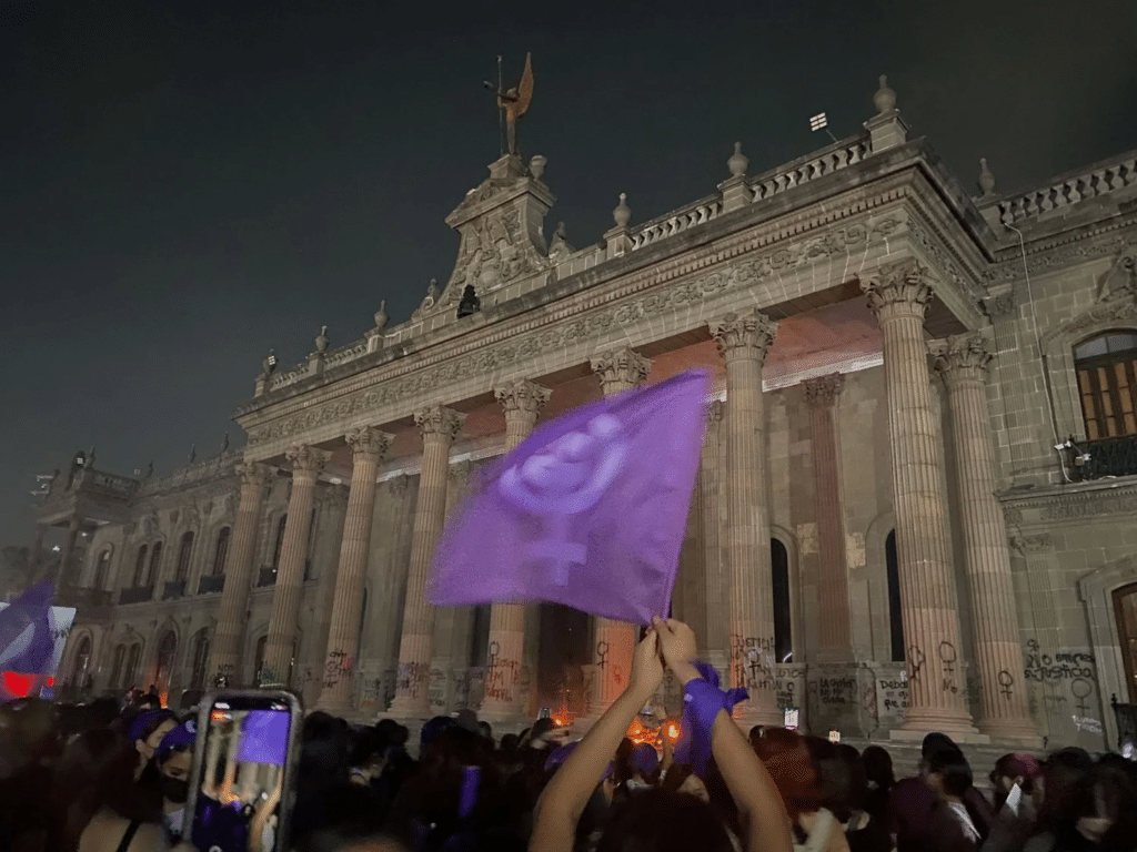 Colectivo feminista denuncia abusos policiales durante marcha del 8M en Nuevo León 1 image 372