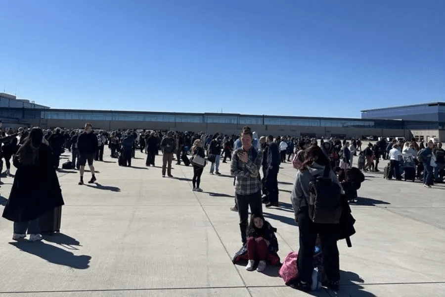 Evacúan aeropuerto de Kansas City por amenaza de seguridad; FBI investiga 1 image 399