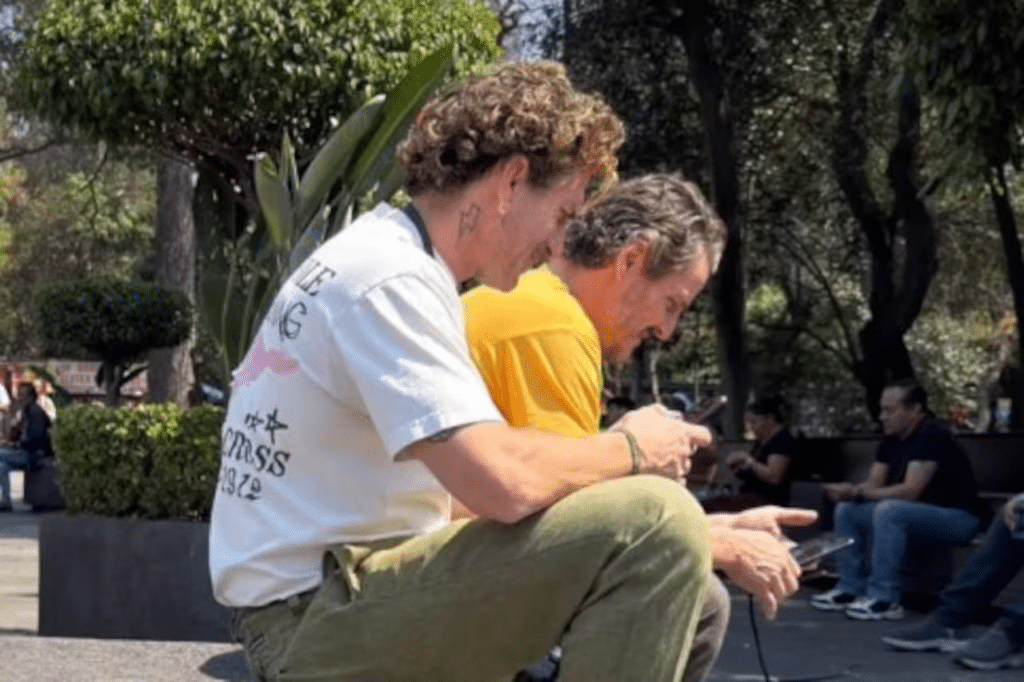 Pedro Pascal y Rafael Olarra pasean juntos por CDMX 1 Pedro Pascal