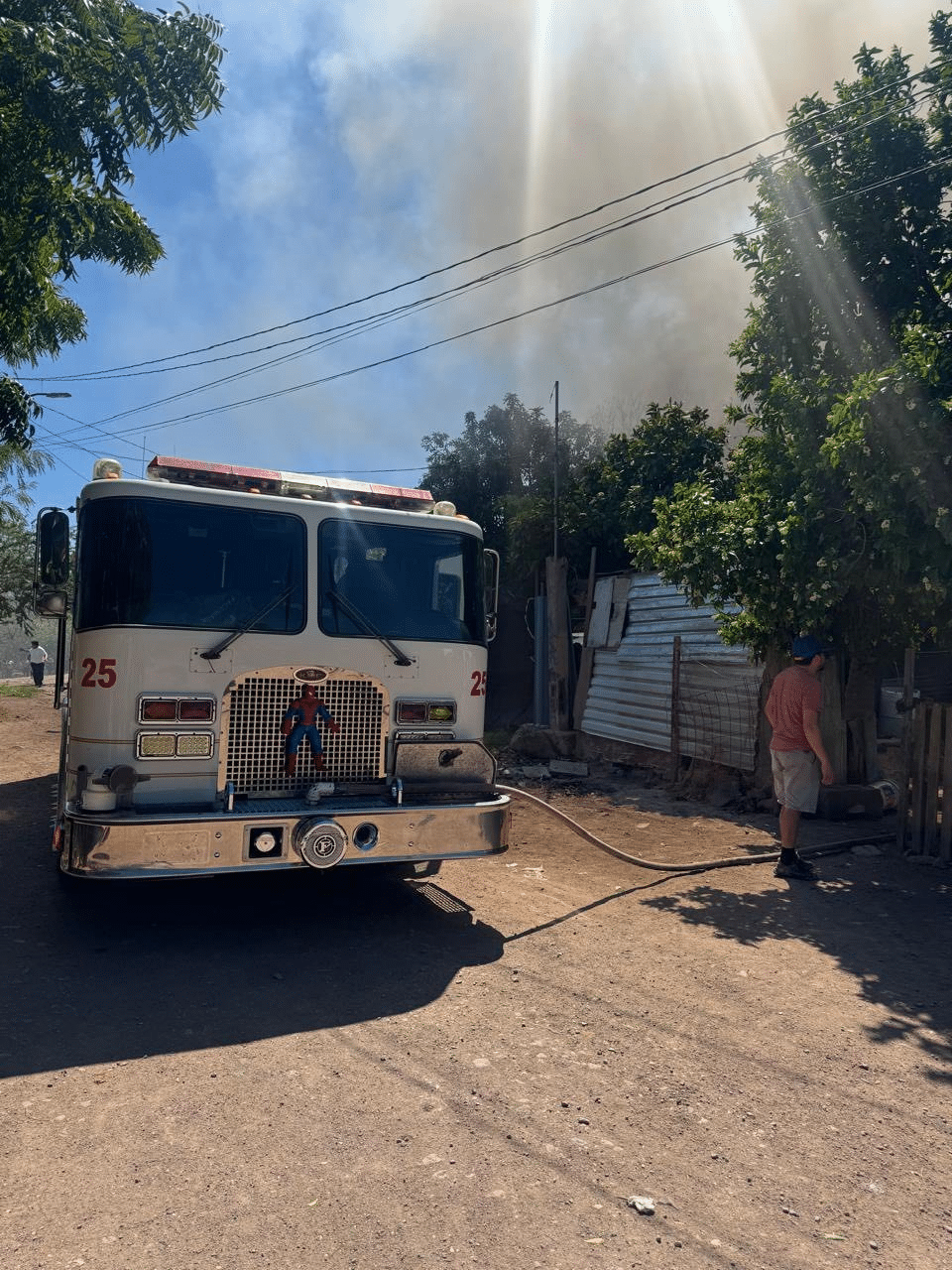 Resulta menor lesionado en incendio