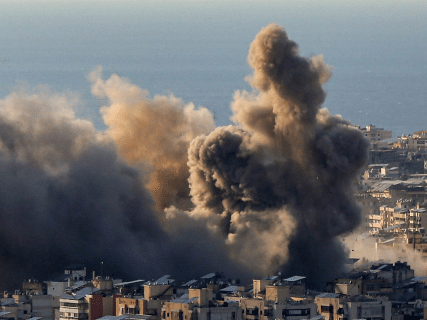 Ataques aéreos israelíes alcanzan edificio en el centro de Beirut 2 image 696