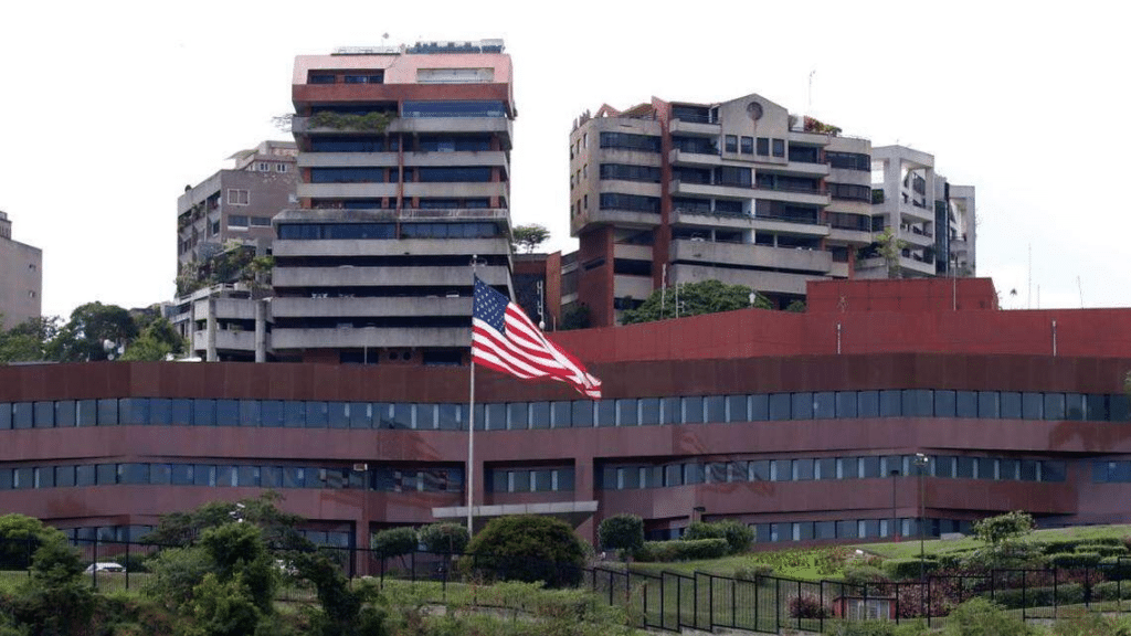 Embajada de EE.UU. en Venezuela iza su bandera por primera vez en siete años 2 image 814