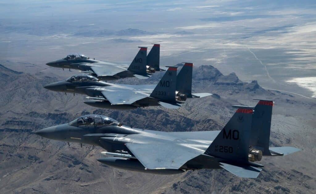 Kuwait derriba por error tres cazas estadounidenses; todos los pilotos sobrevivieron 1 kuwait