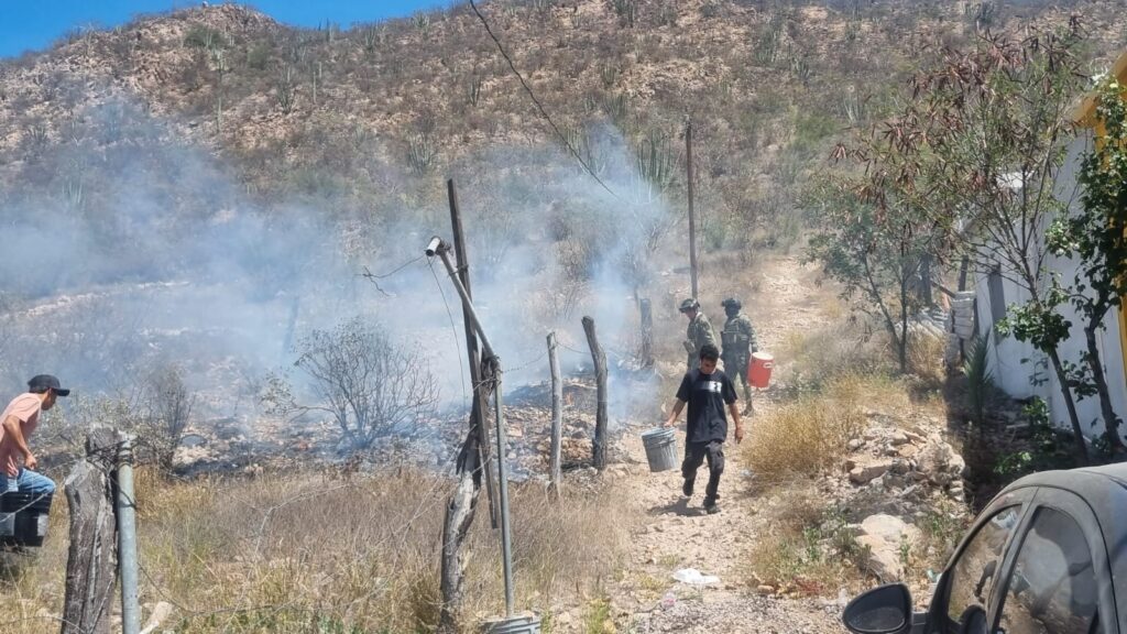 Incendio intencional destruye vivienda 3 155