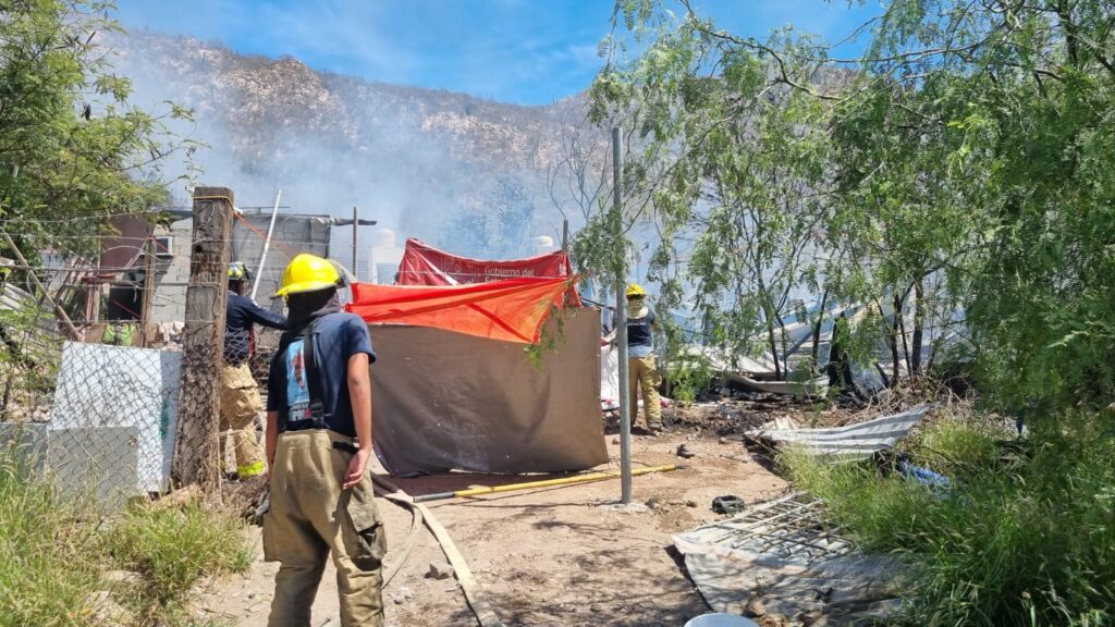 Incendio intencional destruye vivienda 6 158