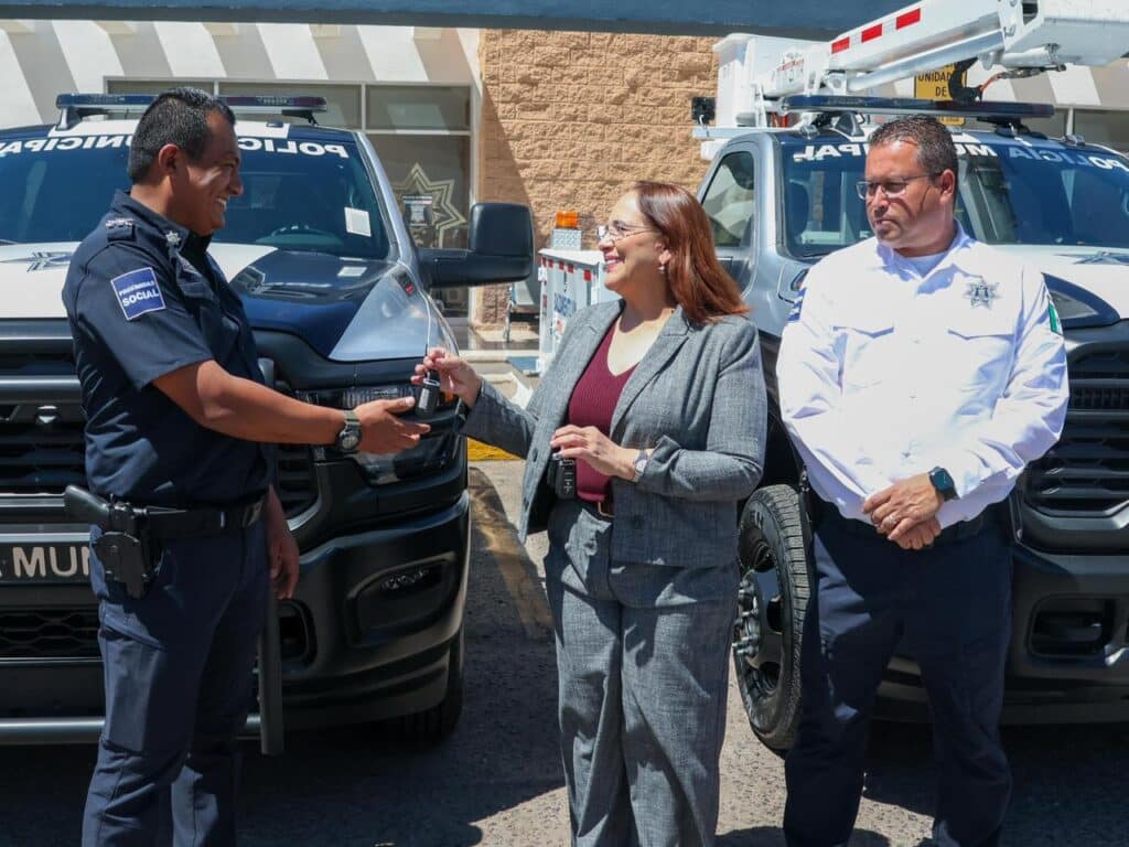 Alcaldesa Karla Córdova fortalece equipamiento para balizamiento 1 336.j