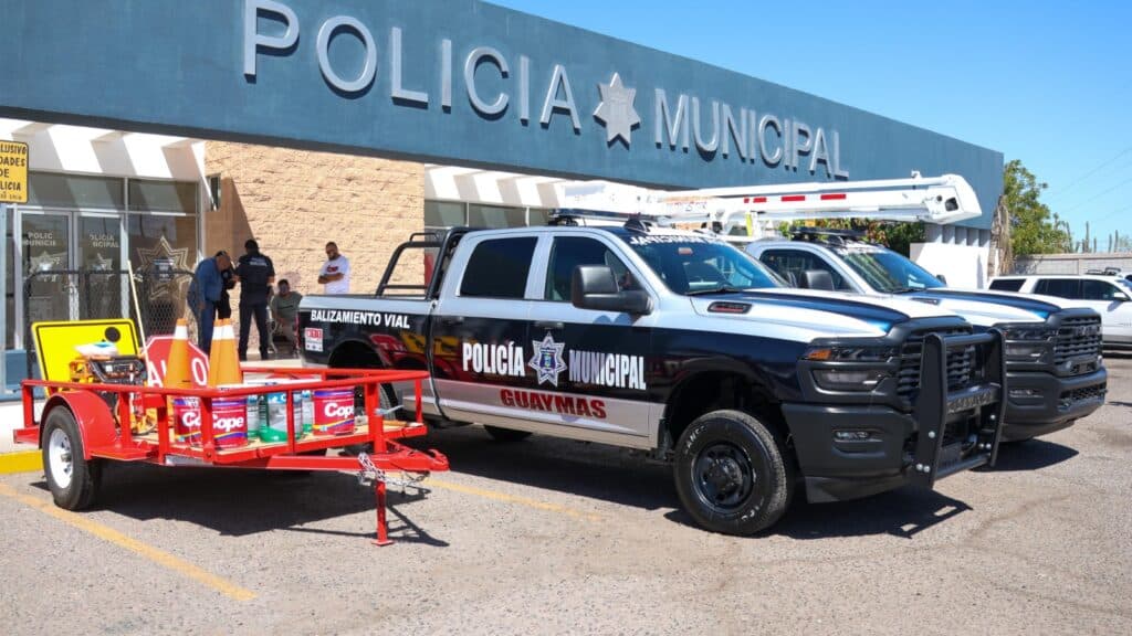 Alcaldesa Karla Córdova fortalece equipamiento para balizamiento 3 338