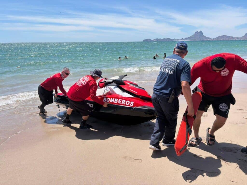 Refuerzan Bomberos operativo en playas en Semana Santa 2026 1 36