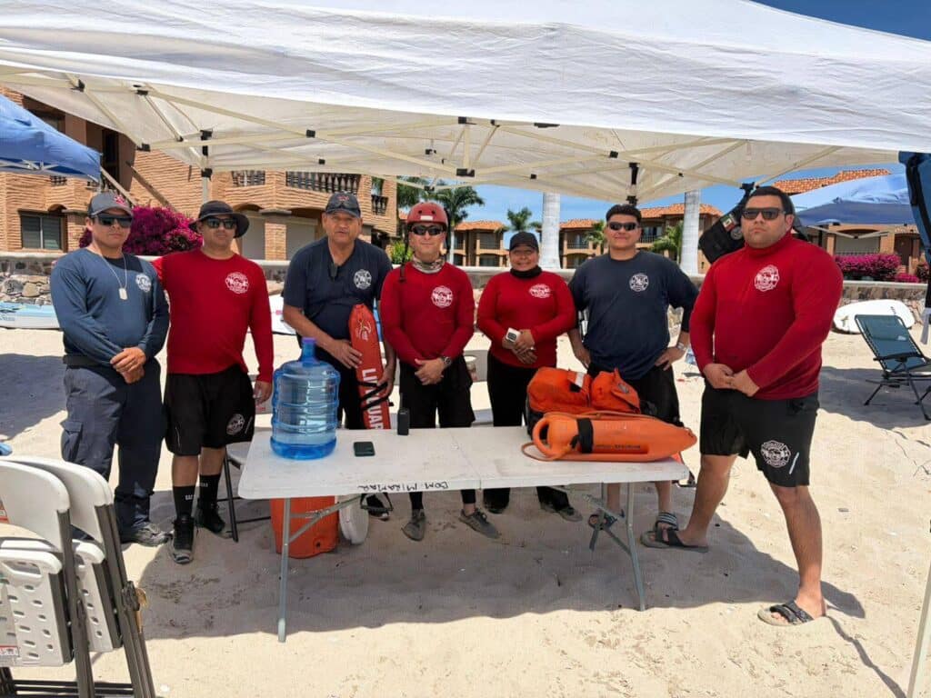 Refuerzan Bomberos operativo en playas en Semana Santa 2026 2 37