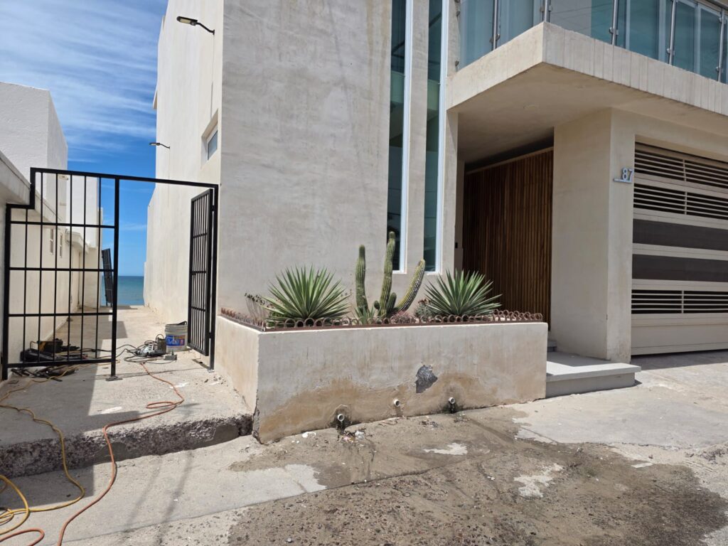 Evita Ayuntamiento instalación de rejas en playa Miramar 4 404